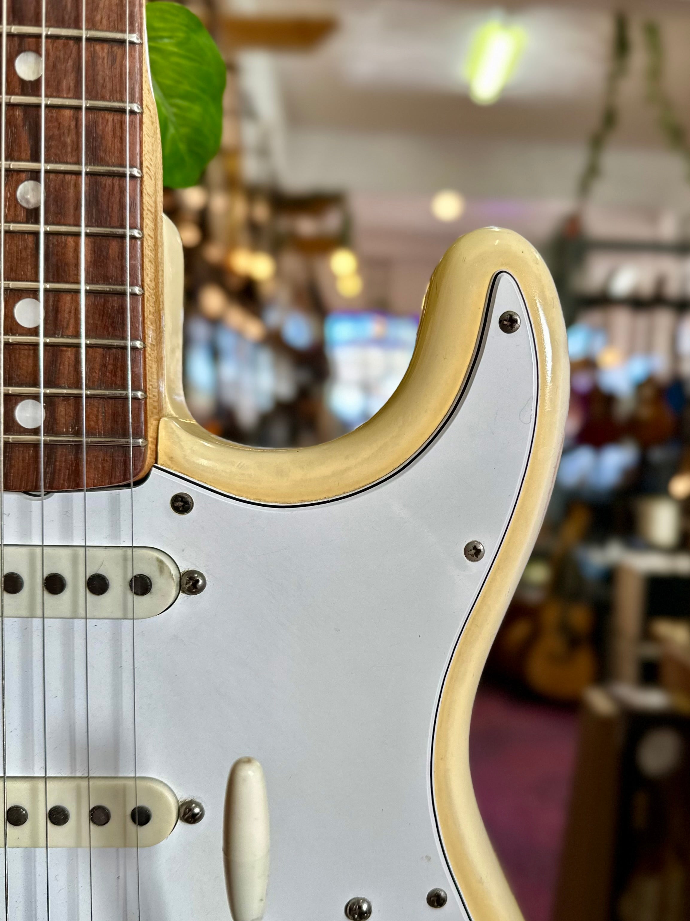 Fender | Stratocaster | Olympic White | 1975 | Vintage Fender | Stratocaster | Olympic White | 1975 | Vintage